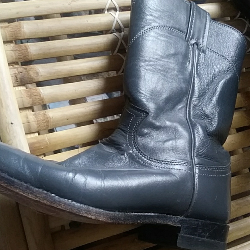 Boots - Picture 2 of 3